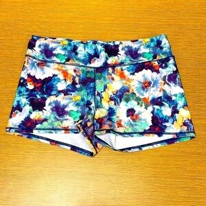 size XL floral 2” inseam American Eagle workout shorts